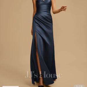 Balklänning - Säljer denna super snygga balklänningen som endast är använd 1 gång! (Priset kan diskuteras)