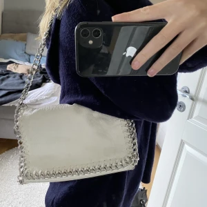 Tiamo väska - Säljer min fina tiamo väska då den inte används! Den stora💞 Nypris 500kr men säljer för 220kr!