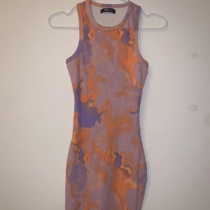 Klänning  - Klänning köpt på New Yorker, Oanvänd, Strl.M 