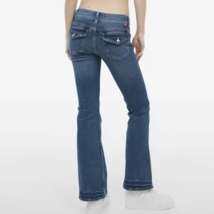 Lågmidjade jeans - Säljer dessa lågmidjade jeansen från hm💖De är helt slutsålda på hemsidan och i storlek 34💖köp direkt för 400🥰