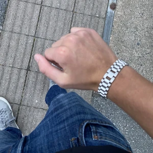 Thick watchbracelet  - Vid köp så får du men en justermaskin så du kan justera den till din storlek😀👍🏻 rostfrittstål