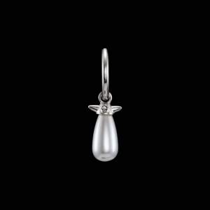 Säljer dessa pärl örhängen från Maria Nilsdotter. Skulle säga att dem är i fint skick och är använda Max 5-6 ggr. 1200 st eller båda för 2400