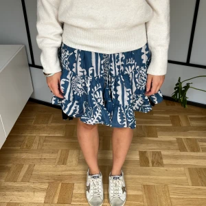 Zara kjol  - Säljer denna fina zara kjolen 