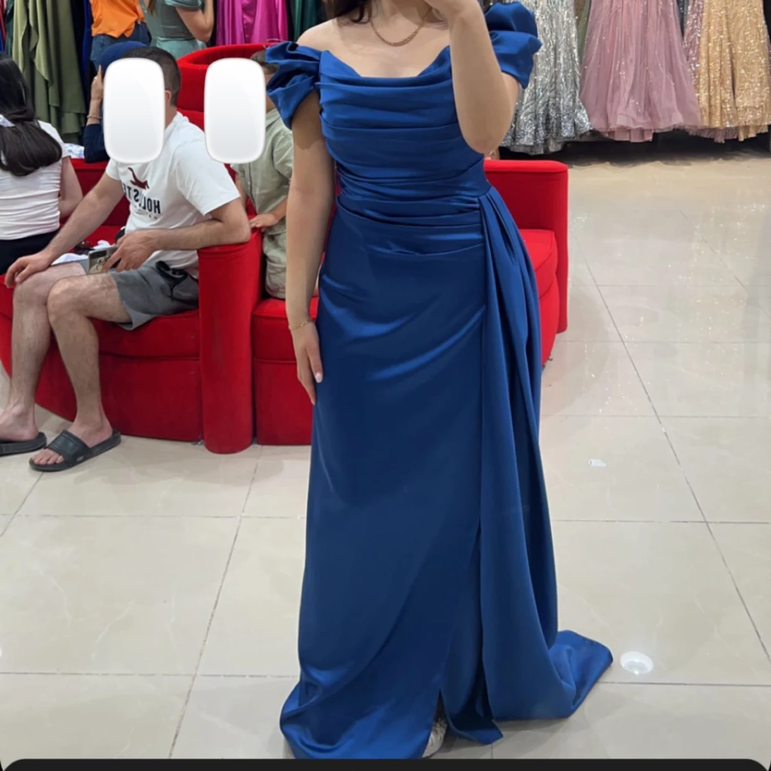 Satin marinblå klänning