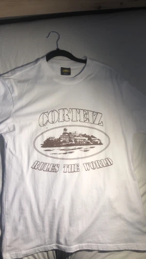 Cortiez T-shirt  - Knapp använd annars nyskick