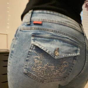 Bootcut jeans från hm - Säljer dessa populära bootcut jeansen från h&m eftersom jag bytat stil, använd några gånger men de är i topskick! Inga flaws alls! ❗️❗️Skriv innan du trycker på köp nu❗️❗️ 
