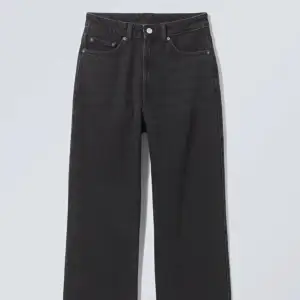 Jeans från Weekday, säljs då de inte kommer till användning. Nypris 590kr säljs för 250kr + frakt, går att diskutera pris vid snabb affär💗