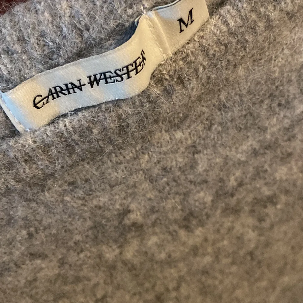 Säljer min Carin Wester tröja då den krympte i tvätten, skulle säga att den är s/xs nu💕. Stickat.
