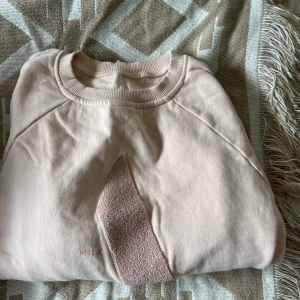 Sweatshirt - Sweatshirt ifrån milk