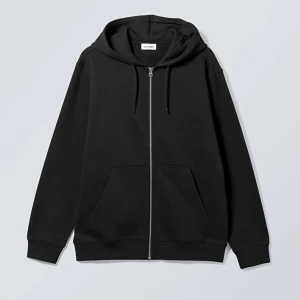 Weekday zip up - Svart zip up från weekday, använd för ett tag sedan men är inte min stil längre. I fint skick. Första bilden är lånad.