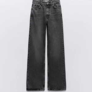 Zara Jeans  - Säljer dessa zara jeans då dom inte kommer till användning längre💕