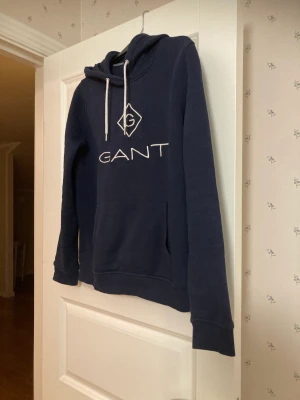 Mörkblå gant tröja  - Fint skick 