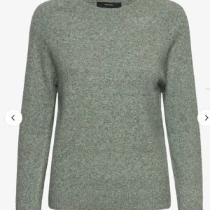 Snygg Vera Moda tröja!! - En grön super snygg Vera Moda tröja i jätte fint skick men säljer då den inte kommer till användning längre, skriv för mer bilder eller frågor💕😇
