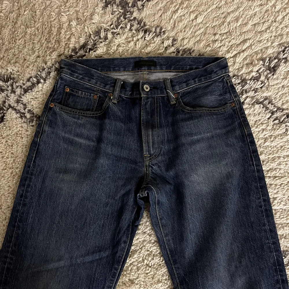 Blåa Baggy uniqlo jeans, skön passform inget speciellt Storlek 32x34 men passar mer som 32x33 . Jeans & Byxor.