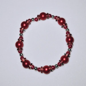 Röd kula - Röda akrylpärlor, röda diamanter (ej äkta) med charm