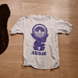 Addidas skateboards tee - Addidas skateboard tee XS