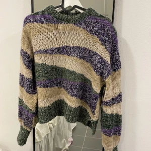 Stickad tröja  - Fin gosig stickad tröja från bikbok Skriv om du vill ha fler bilder❤️