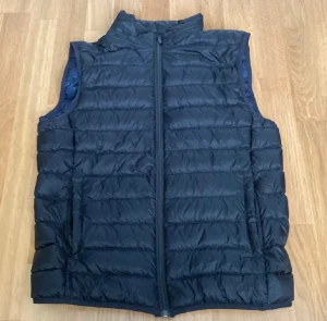 Dressman vest - Tja säljer min dressman vest har haft den ett tag men den har inga skador den har mest ba legat i min garderob på grund av att den är för står