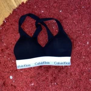 Sportbh - Sportbh från calvin klein Storlek xs