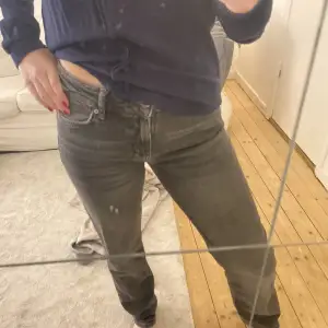 Fina oanvända gråa jeans 