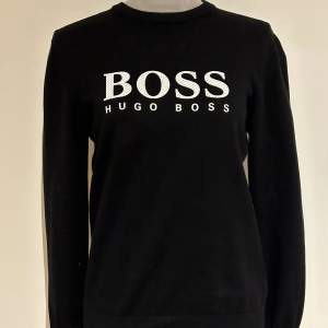 Jag säljer denna Hugo boss tröja som knappt är använd och är i fint skick. Jag köpte den för 1000 kr och säljer den för 300kr 