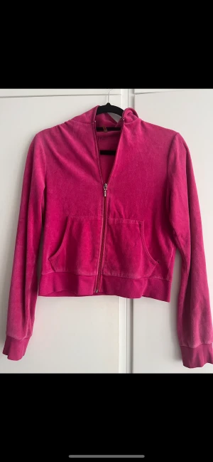 Rosa kofta - Säljer då den är för liten 