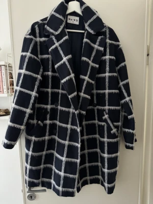 Kappa - Knappt använd kappa från NAKD. Storlek 38. 