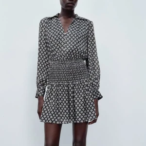 Super fin klänning - Så fin klänning från zara, super fint skick! 