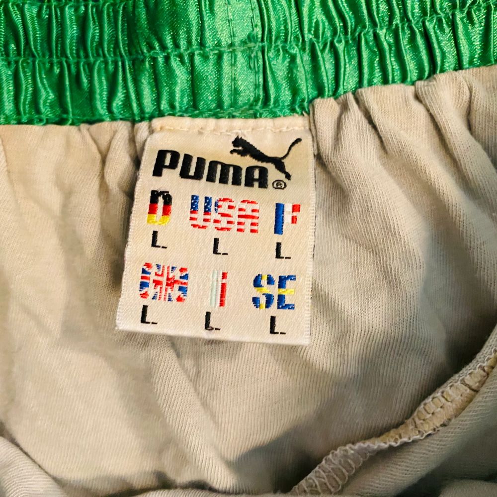 Grön Gröna vintage Puma shorts | Plick Second Hand
