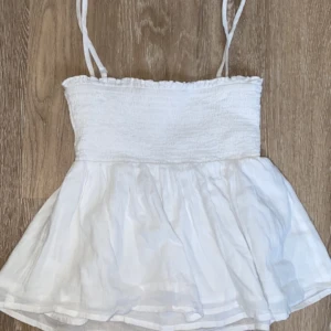 Topp - Gullig topp från Gina i storlek 146/152!💗 säljer den för 50kr ink frakt!! 🙌🏼 den är i fint skick! BETALA VIA SWISH‼️ TRYCK EJ PÅ KÖP NU‼️ EJ FRI FRAKT ‼️‼️