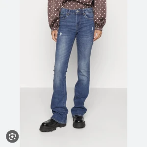Blåa jeans  - Blåa jeans från märket Only men köpta på zalando. Skönt material och väldigt stretchiga. Det är storlek 34 men sitter ändå bra på mig som brukar ha 36-38! Säljer pga att dom inte kommer till någon användning😫