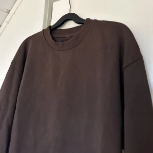 Brun tröja  - Brun tröja från lager 157