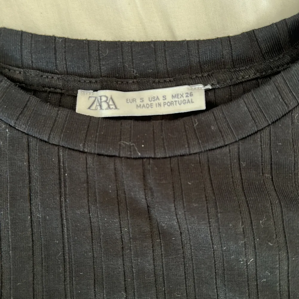 Jötte fin tröja från zara💪🏻 säljer för den kmr inte till användning så mycket❤️ pris kan diskuteras . T-shirts.