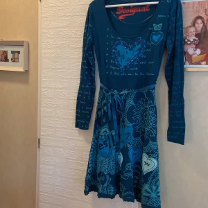 Desigual klänning  - Oanvänd Desigual endast tvättad storlek M 