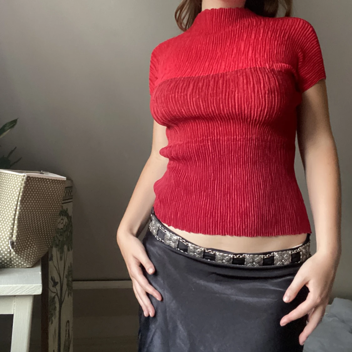 Röd tshirt i räfflat material