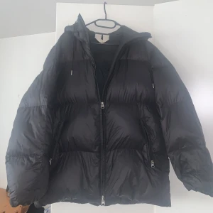 Oversized puffer - Otroligt fin puffer jacka från arket använd men är i gott skick