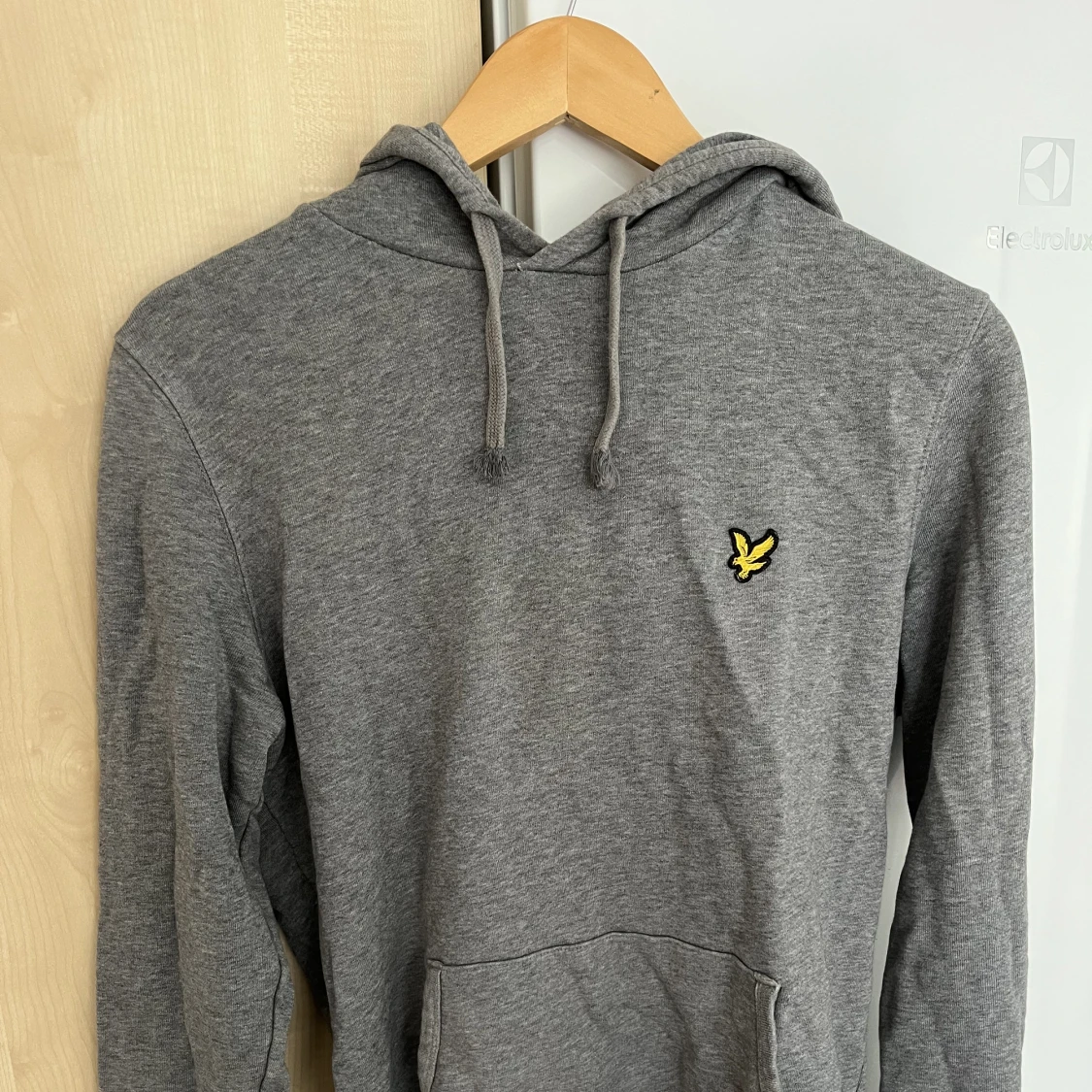 Grå hoodie 