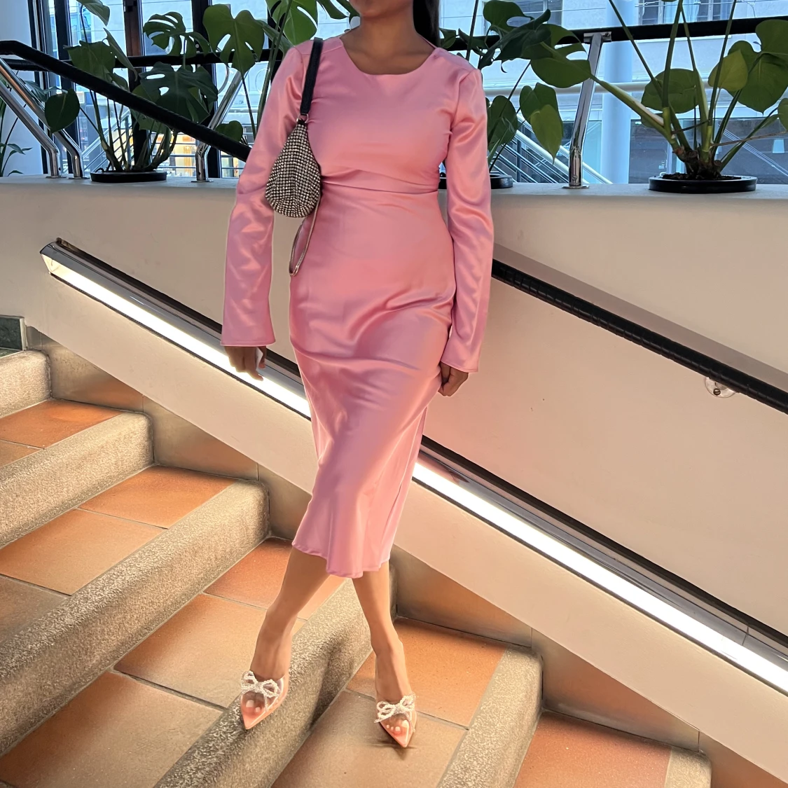 Rosa satin klänning  - 91