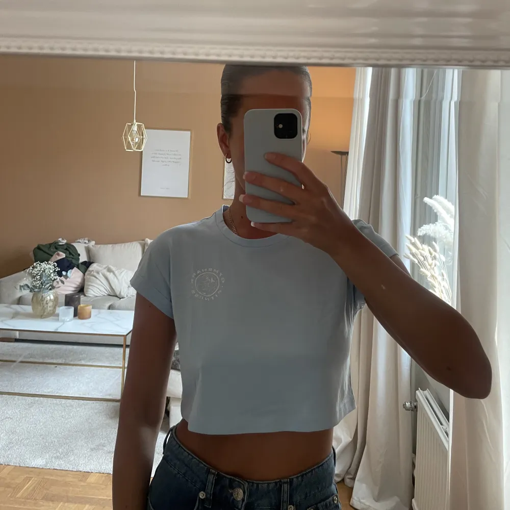 Croppad T-shirt från gymshark. Aldrig använd💙 Storlek XS.. T-paidat.