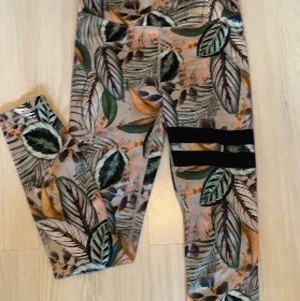 Strongers  - Skit snygga strongers som är använda 1-2gg! Nyskick och ser helt nya ut! säljs då den inte kommer till användning! köpta för 799kr! Hör av er vid intresse eller om ni vill ha fler bilder💕 (köparen står för frakten)