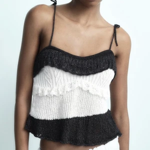 Zara topp - Säljer denna fina topp från zara 🤍 köptes för 329kr 