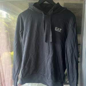 EA7 hoodie i storlek S