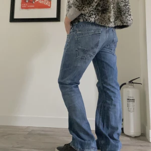 Low waist jeans!!! - Low waist jeans från pepe jeans!!! Står regular waist men skulle säga att de är mer low waist 🥰🥰 Väldigt fin färg och bra skick! 
