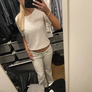 Stickad tshirt - Jätte snygg stickad tshirt oandvänd💗 trendig och nytt skick 