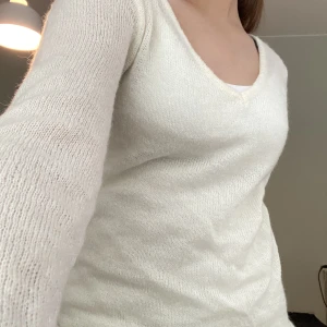 Stickad tröja  - Stickad tröja från Brandy Melville, kostar originellt 400. Oanvänd/nyskick