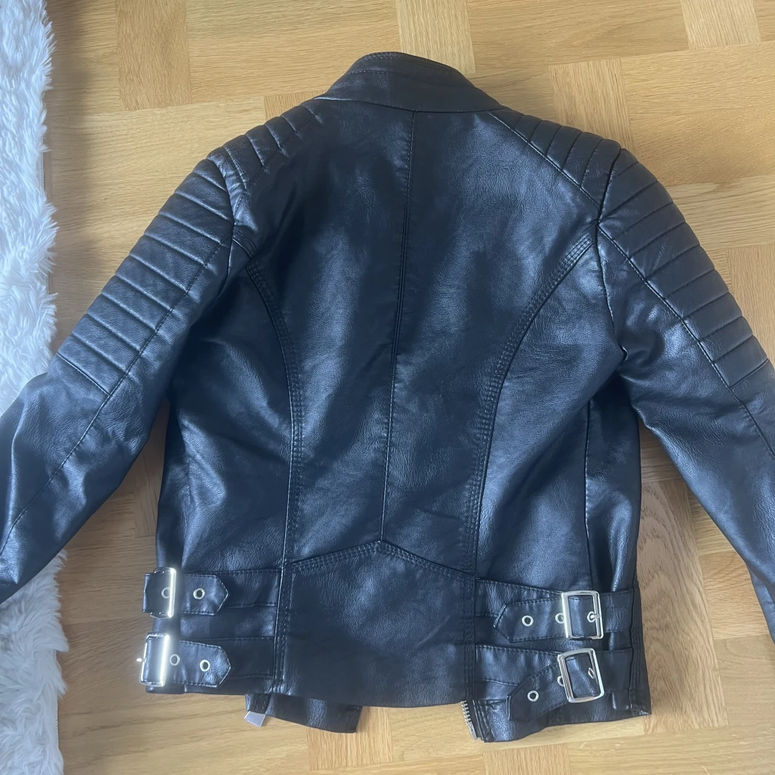 Skinnjacka i storlek 36 - 91