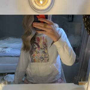 Säljer min the cool elephant hoodie!❣️ den är i bra skick och saknar endast snörena! Nypris 600kr