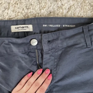 Carhartt byxor  - Säljer dessa sjukt snygga carhartt byxor som endast är använda en gång. Sitter snyggt och passar alla. Köpta för 1150 kr