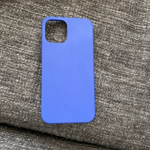 Mobilskal iPhone 12 - Säljer detta mobilskal då jag köpte fel! 