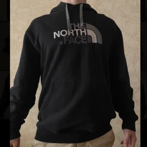 The North face Hoodie - The North face hoodie i mycket bra skick, helt som ny! Har sällan används. Säljs för 200+frakt.